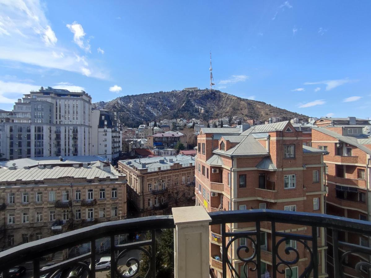 Luxury 4 Bedroom Apartment Tbilisi Exterior photo