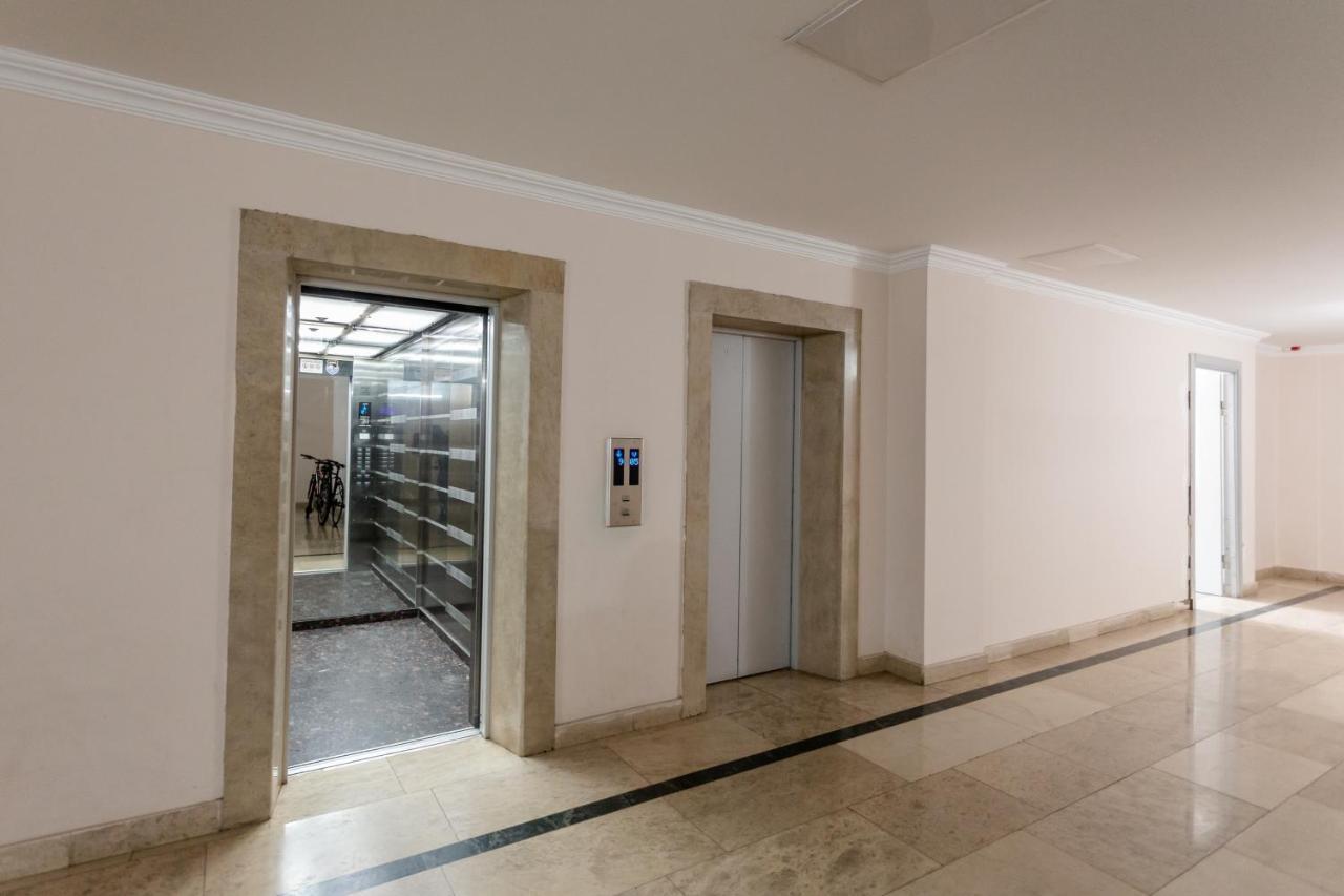 Luxury 4 Bedroom Apartment Tbilisi Exterior photo